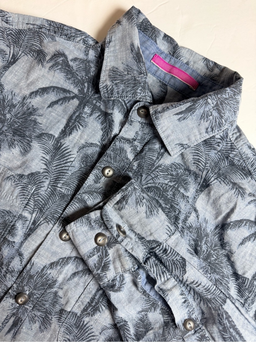 Tommy Bahama Men's Gray Palm Print Button Up Shirt Size Small Cotton Tropical